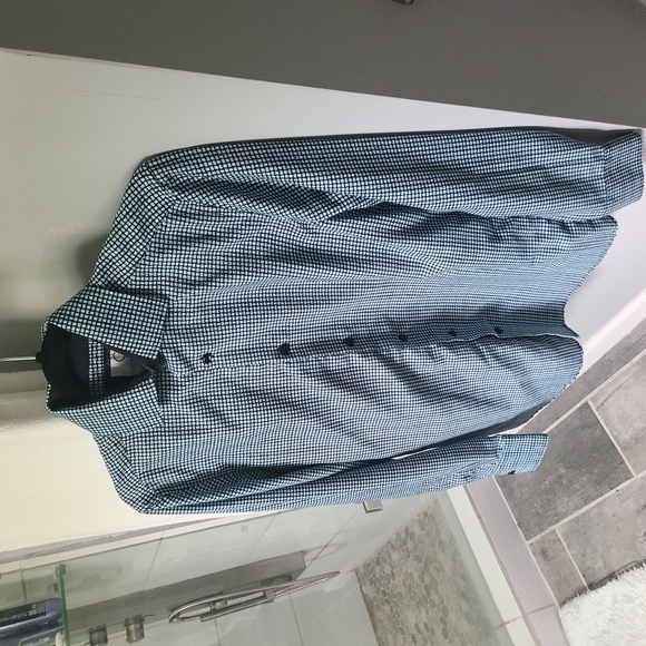 Button down - Picture 3 of 4